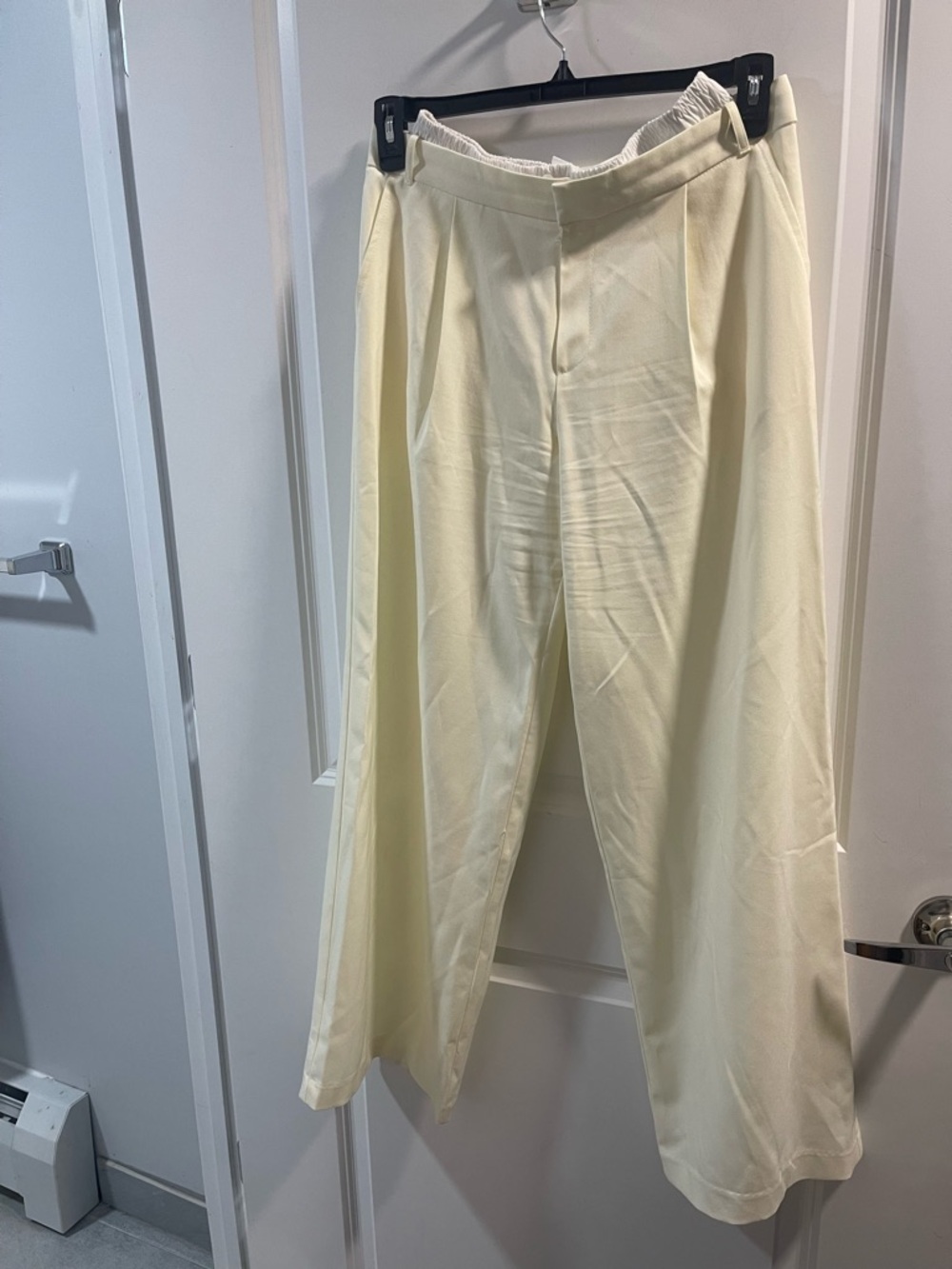 The Frankie Shop Cream Wide-Leg Chinos Unisex